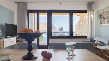 Apartamento luxo, 2 quartos, vista para o mar | Área de estar