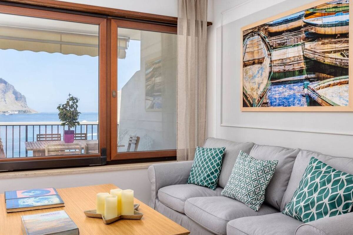 Deluxe Duplex, 3 Bedrooms, Sea View | Living area