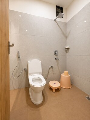 Deluxe Room | Bathroom | Shower, towels, soap, shampoo - Hotel One 40 (Indore)