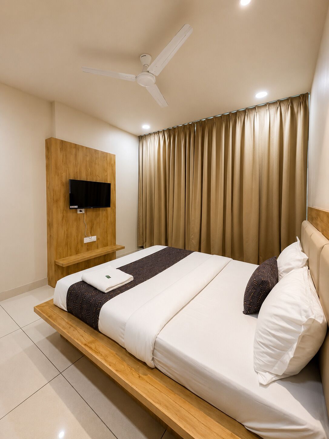 Kamar Deluks | Meja kerja
