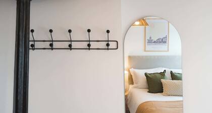 Stunning 3-bed Home in Newark by Renzo, Free Parking, Hotel Alternative