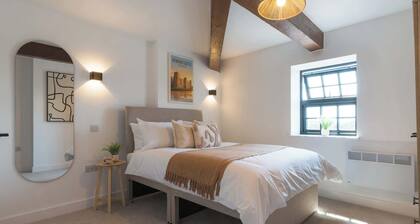Stunning 3-bed Home in Newark by Renzo, Free Parking, Hotel Alternative