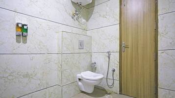 Deluxe Double Room | Bilik Mandi | Pancuran mandi, kelengkapan dandanan diri percuma, tuala disediakan