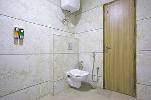 Deluxe Double Room | Bathroom - Hotel Decent Premier -Delhi Airport (New Delhi)