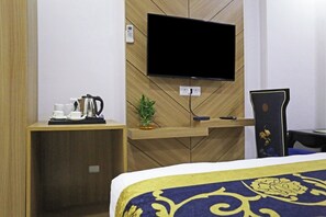 Deluxe Double Room | Living area - Hotel Decent Premier -Delhi Airport (New Delhi)