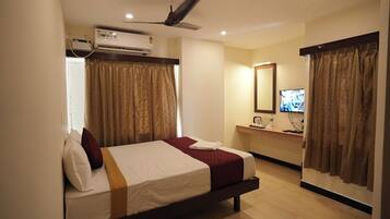 In-room safe, desk, laptop workspace, free WiFi