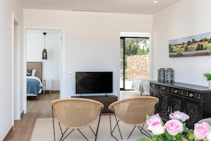Villa 07 | In-room safe, blackout drapes, iron/ironing board, WiFi (free)