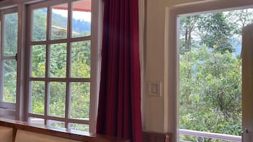 Mountain View With Balcony Room | WiFi (free), bed sheets