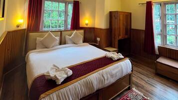 Mountain View Without Balcony Room | Truy cập Internet không dây miễn phí, bộ trải giường