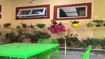 Khu ẩm thực ngoài trời