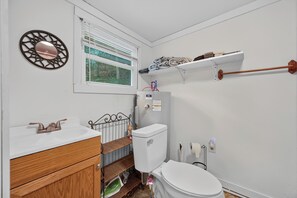 Bathroom - Cozy lakeside cabin with peaceful views, a covered porch, fire pit, and private rural getaway. (Galax)