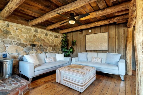 Rustic Barn Retreat with Hot Tub, Sauna & Alpacas Near Saugatuck in Allegan, Michigan