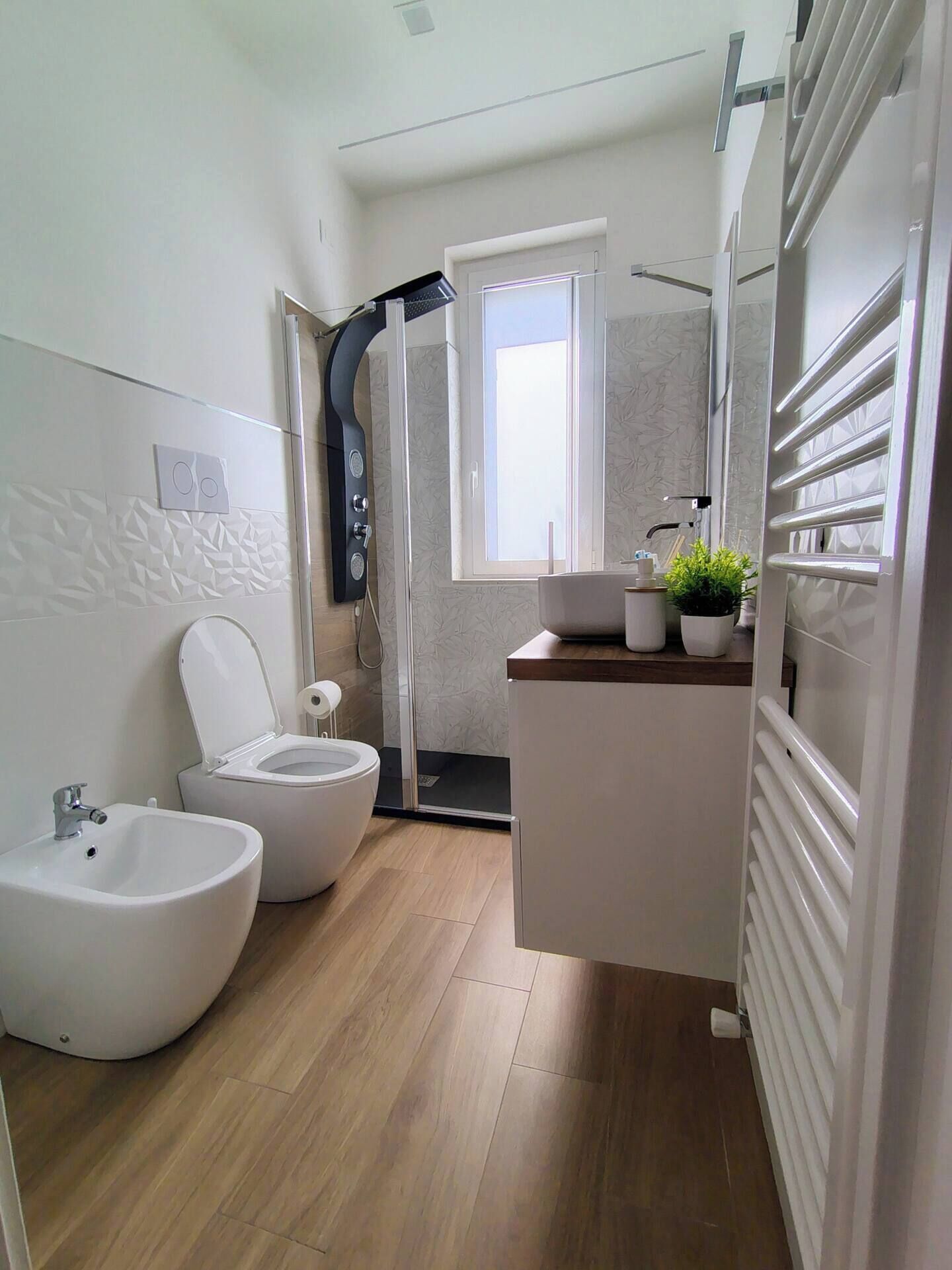 Doccia, asciugacapelli, bidet, asciugamani