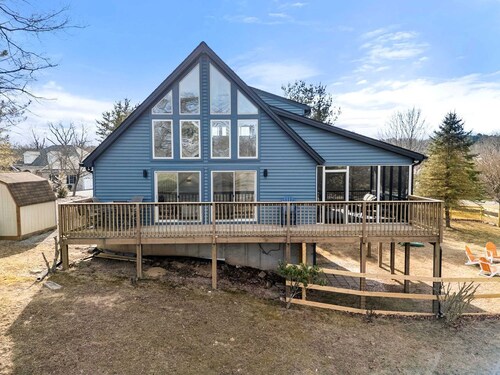 Bright Mountain Cabin with Game Room & Golf Course Views Near Hedgesville, West Virginia