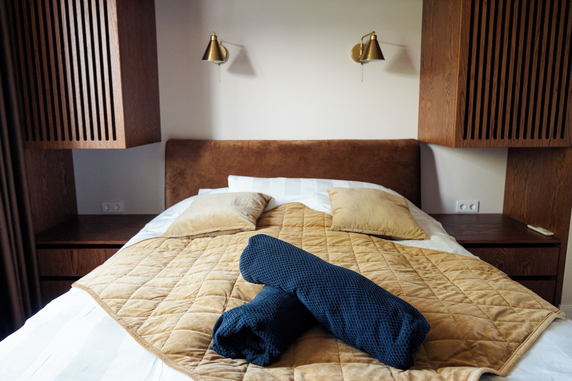 Iron/ironing board, internet, bed sheets