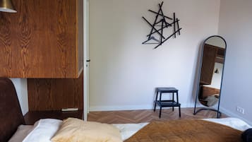 Iron/ironing board, Internet, bed sheets