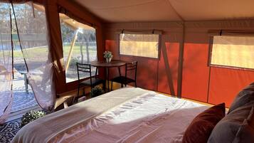 1 bedroom, bed sheets
