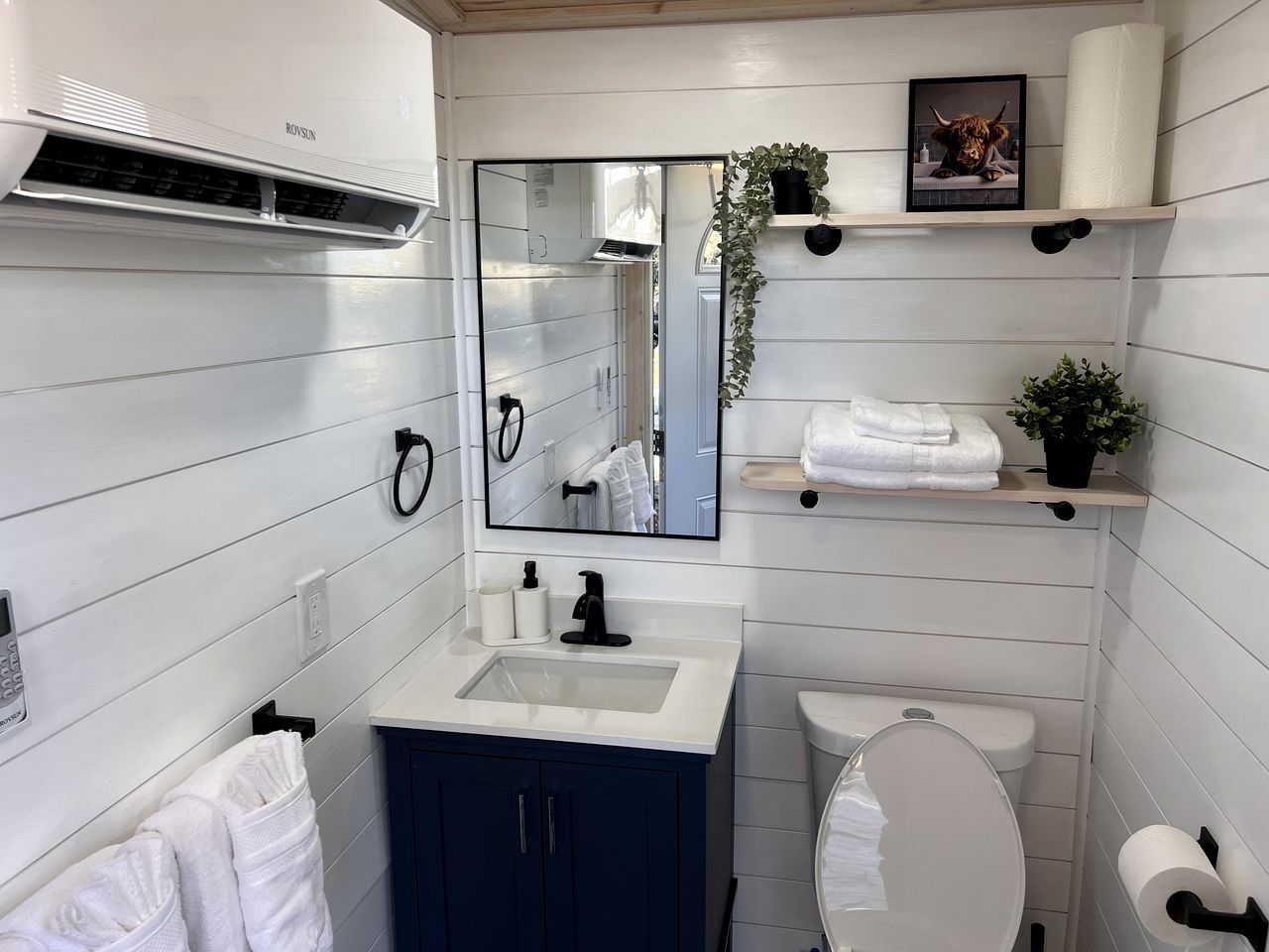 Towels, soap, shampoo, toilet paper