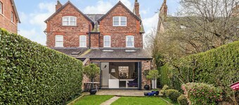 Cheshire Residence | Sleeps 9 | Next to train station