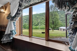 Interior - Spacious Adventure Lodge with Firepit Near Timberline Mountain, West Virginia (Seneca Rocks)