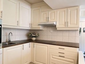 Coffee/tea maker, fridge, microwave, oven