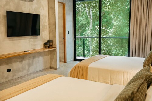 New Private 3BR Luxury Tree House With Slide