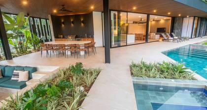 New Private 5BR Luxury Volcano Villa With Waterslide Breakfast - Xanadu Villa