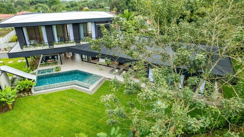 New Private 5BR Luxury Volcano Villa With Waterslide Breakfast - Xanadu Villa