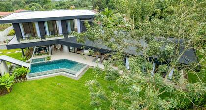 New Private 5BR Luxury Volcano Villa With Waterslide Breakfast - Xanadu Villa