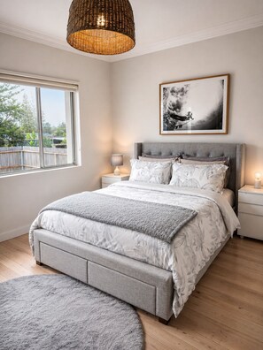 Iron/ironing board, Internet, bed sheets - Beach side Apartment, situated just across the road from Tathra’s main beach (Tathra)