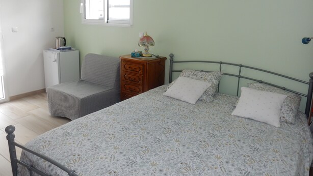 2 bedrooms, WiFi, bed sheets - Room with bathroom, toilet, non-smoking, beachfront, new house (Graye-sur-Mer)