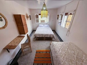 Deluxe Triple Room | WiFi (free) - Jurassic Surf House Anza (AGADIR)