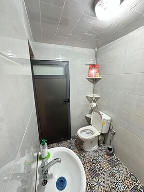 Towels, toilet paper - Jurassic Surf House Anza (AGADIR)