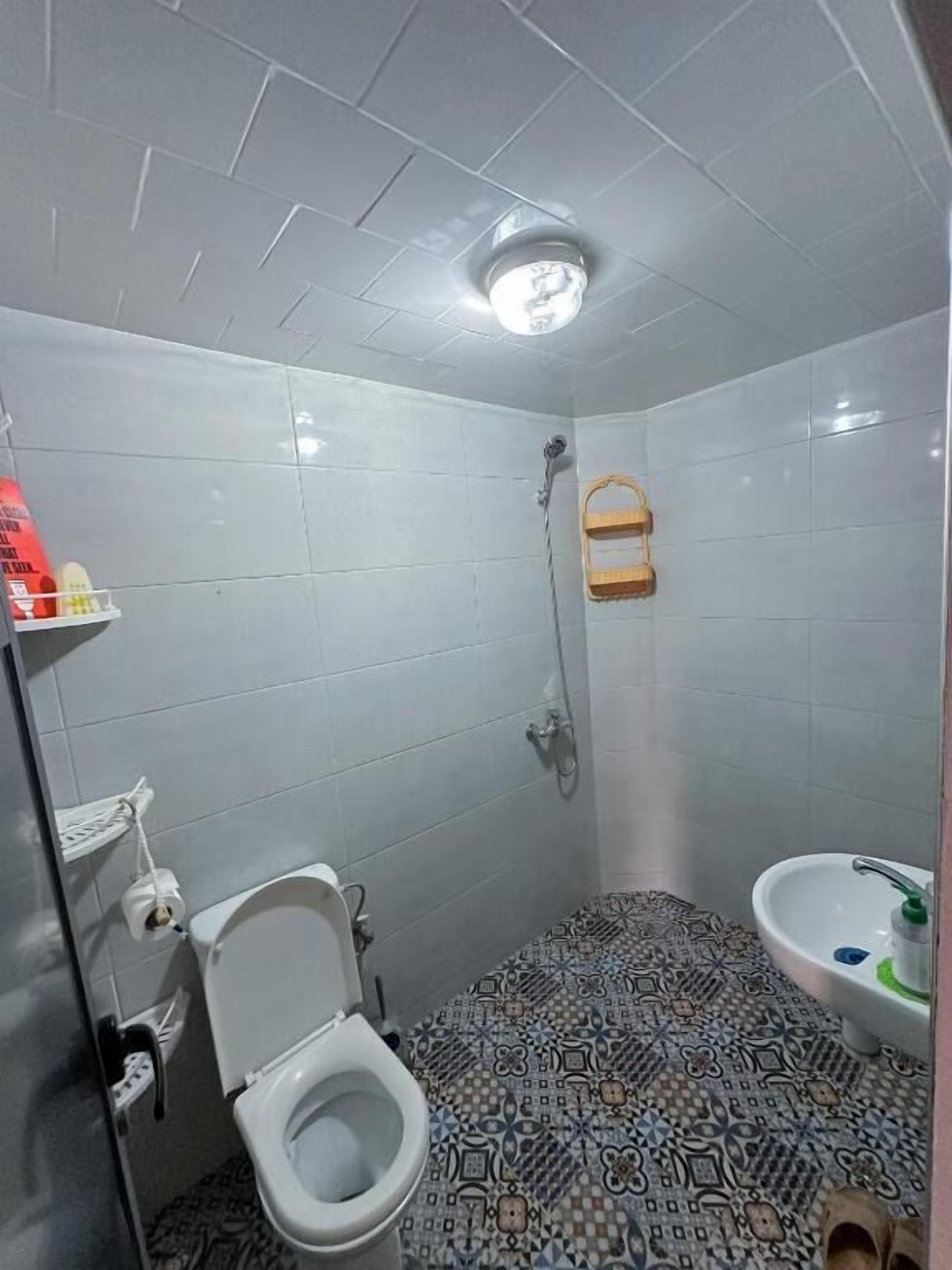 Towels, toilet paper