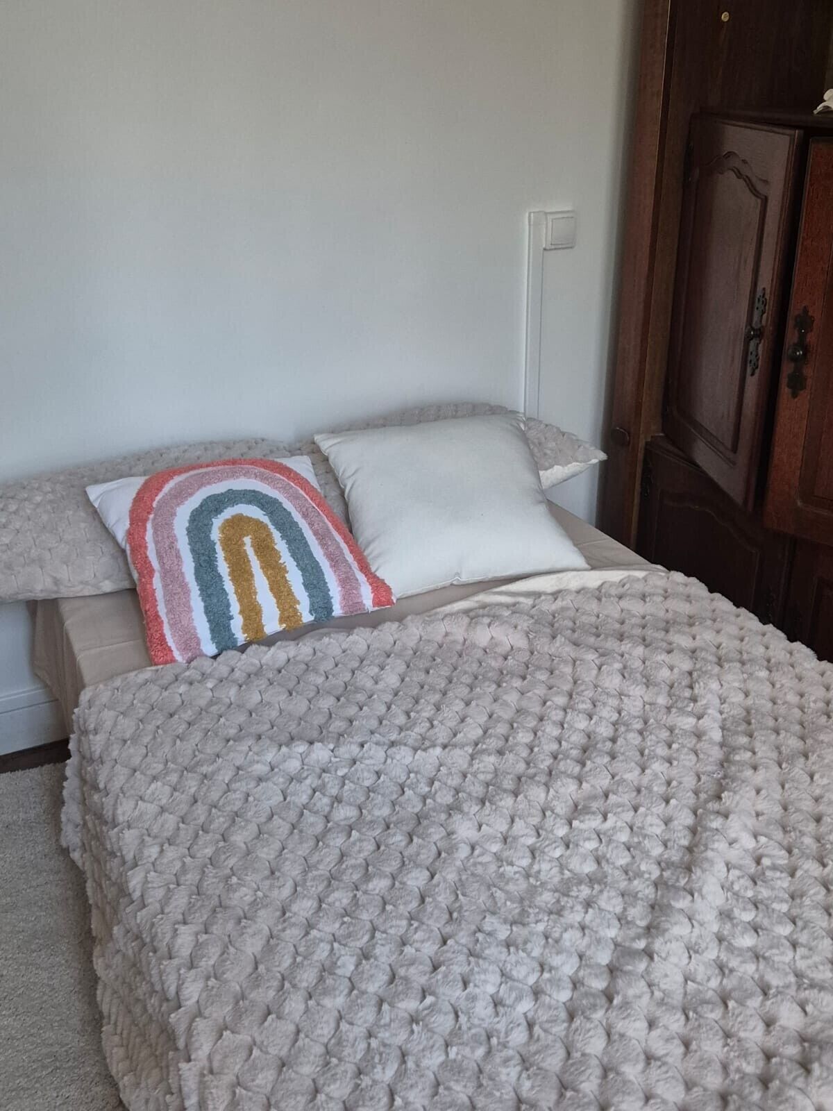 3 bedrooms, bed sheets