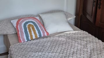 3 bedrooms, bed sheets