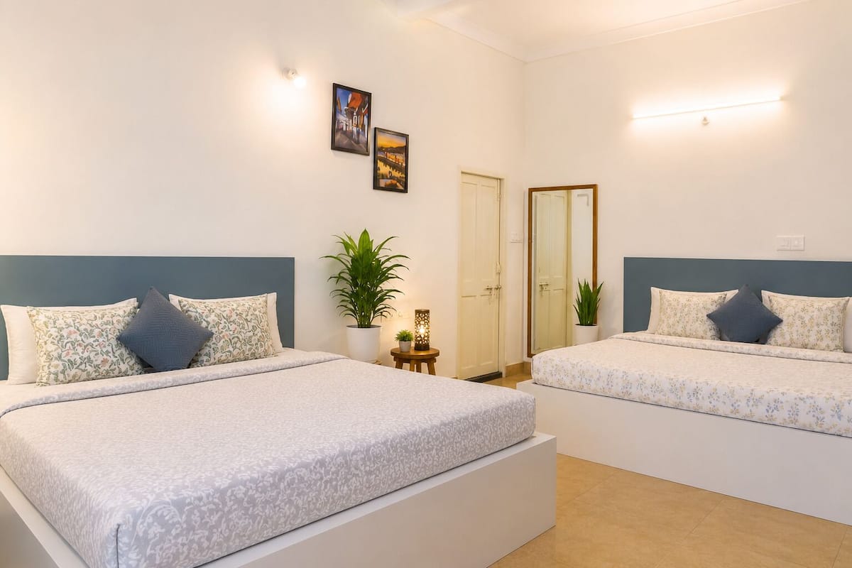 Habitación familiar, balcón | Wifi gratis y ropa de cama