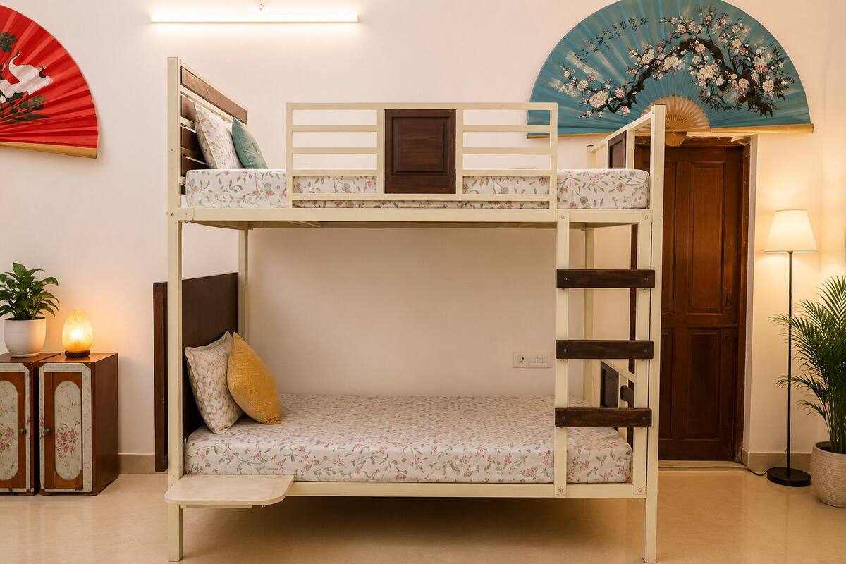 Dormitorio compartido, balcón | Wifi gratis y ropa de cama