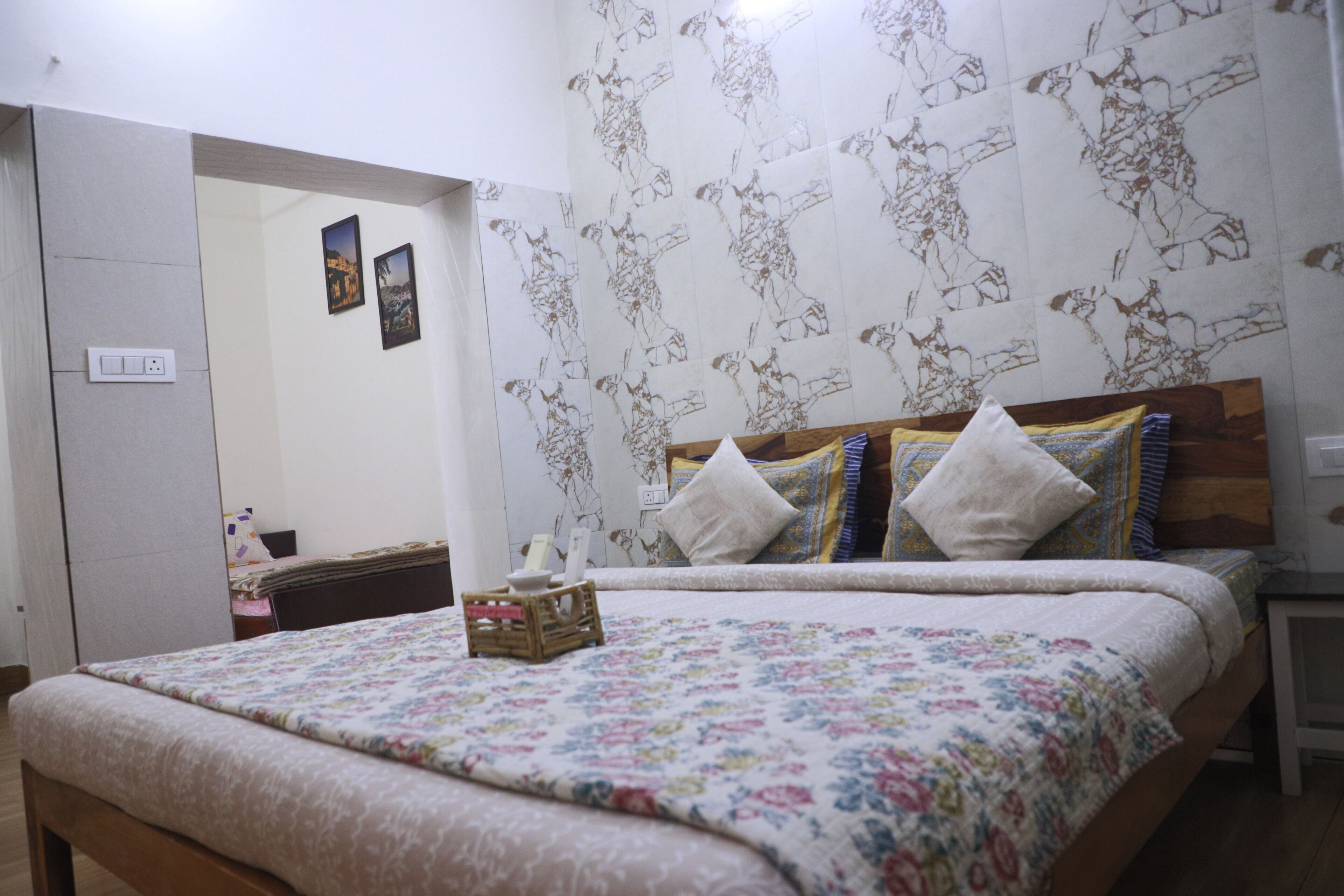 Double Room | WiFi (free), bed sheets