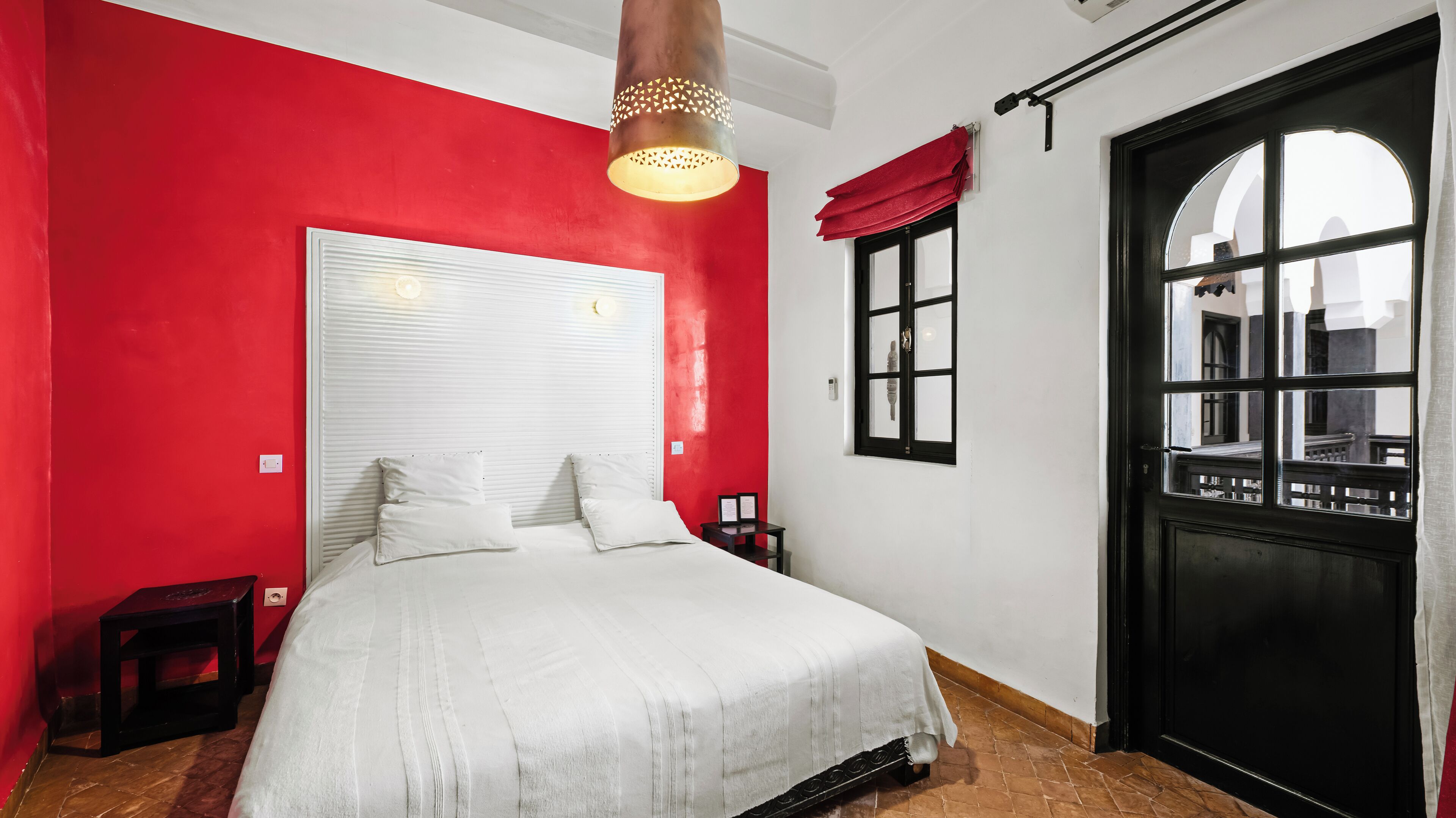 Diva | Premium bedding, down comforters, pillowtop beds, WiFi (free)