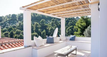 Quiet villa with ocean views and a private garden—a 5-minute walk from the beach