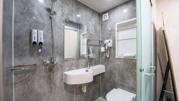 Comfort Double Room, City View | Bathroom | Free toiletries, towels, toilet paper