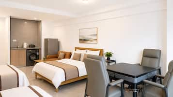 Family Suite, Multiple Beds, Non Smoking, Kitchenette