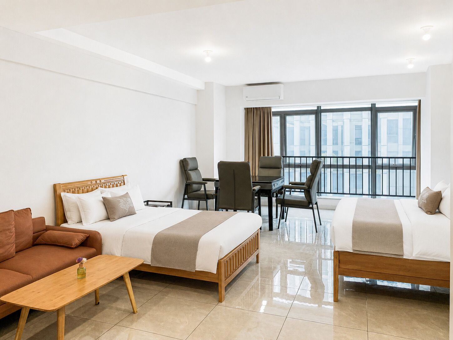 Suite Keluarga, Beberapa Tempat Tidur, Bebas Asap Rokok, dapur kecil | Pemandangan dari kamar