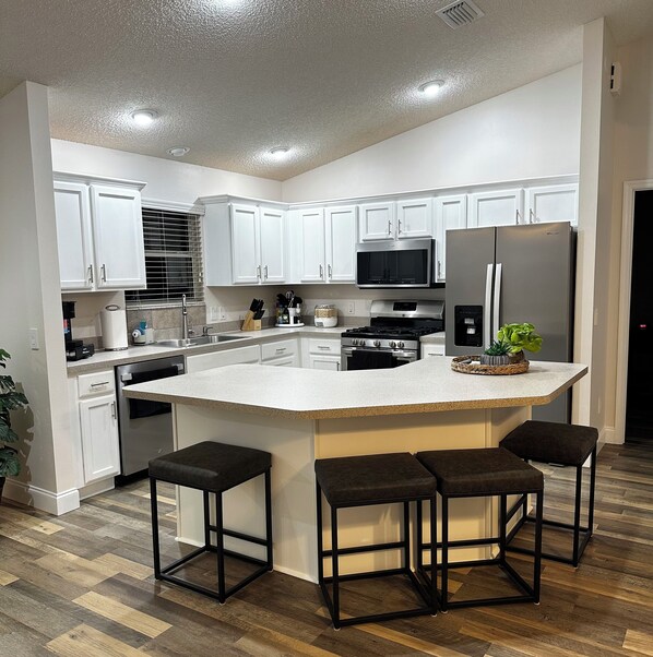 Coffee/tea maker, fridge, microwave, oven