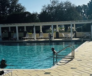 A swimming pool with a covered area and lounge chairs. - Luxury 3BR/2BA Home in The Villages w/golf cart. Pet Friendly, Near golf course (The Villages)