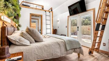 2 bedrooms, desk, iron/ironing board, travel cot