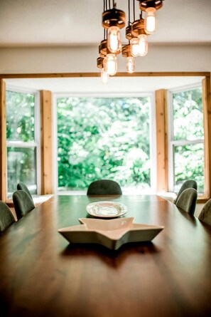 Dining - Incredible Cottage with Private Beach and Indoor and Outdoor Swimming Pool in Bellaire, Michigan (Bellaire)