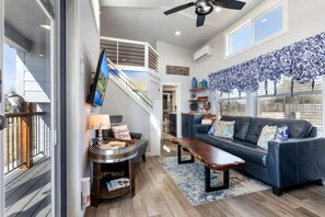 Living area - Spacious and Inviting Tiny Home Retreat with Resort-Style Pool and Amenities Near Fredericksburg, TX (Fredericksburg)
