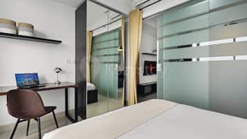 Departamento, 1 habitación, balcón, vista a la ciudad | Escritorio y espacio para trabajar con laptop